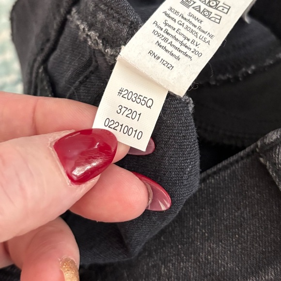 Spanx Straight Leg Mom Jeans Black size Large - Picture 5 of 5